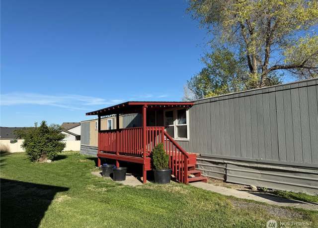 Property at 1724 W 45th Ave Unit A50, Kennewick, WA 99337, 3 beds, 2 baths