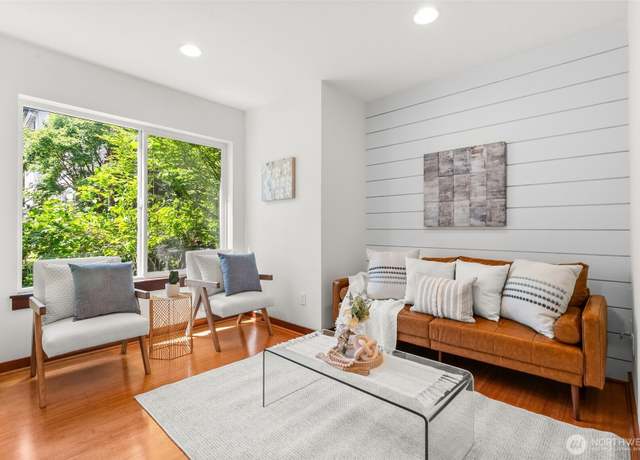Property at 672 NE 40th St, Seattle, WA 98105, 3 beds, 2.5 baths