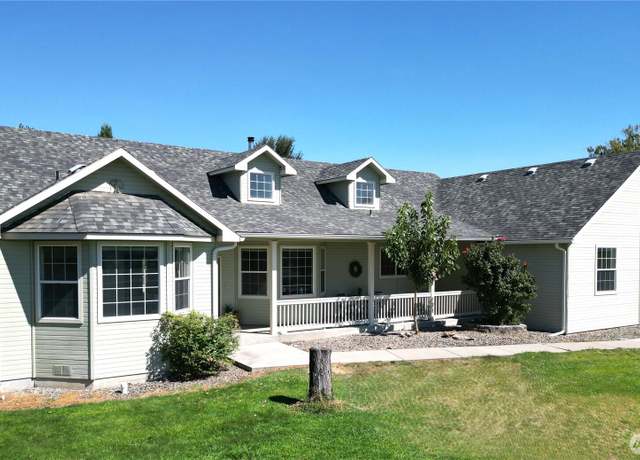Property at 3653 Selah Loop Rd, Selah, WA 98942, 3 beds, 2.5 baths