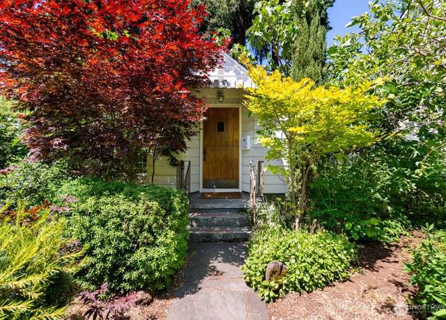 Property at 312 W 32nd St, Vancouver, WA 98660, 3 beds, 2 baths