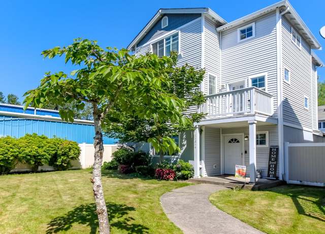 Property at 11214 3rd Ave E, Tacoma, WA 98445, 3 beds, 2.5 baths