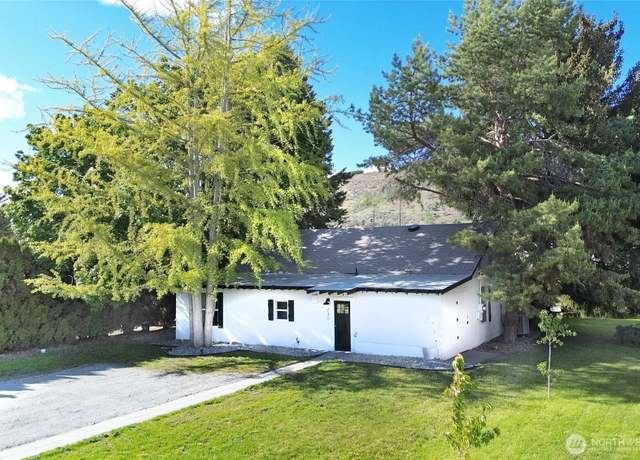 Property at 230 W Gibson Ave, Chelan, WA 98816, 3 beds, 1.5 baths