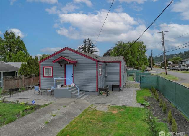 Property at 300 3rd St S, Algona, WA 98001, 2 beds, 1 bath