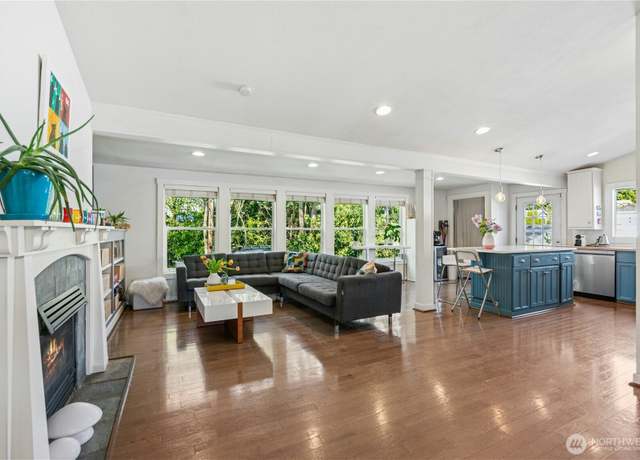 Property at 7826 SE 24th St, Mercer Island, WA 98040, 4 beds, 3.5 baths