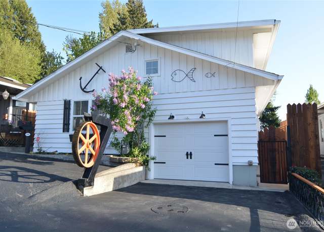 Property at 1006 Cowlitz Way, Kelso, WA 98626, 3 beds, 3 baths