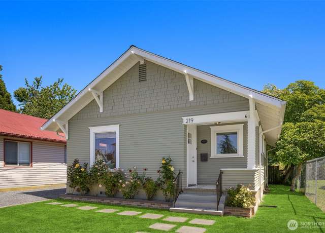 Property at 219 S Sams St, Monroe, WA 98272, 2 beds, 2.5 baths