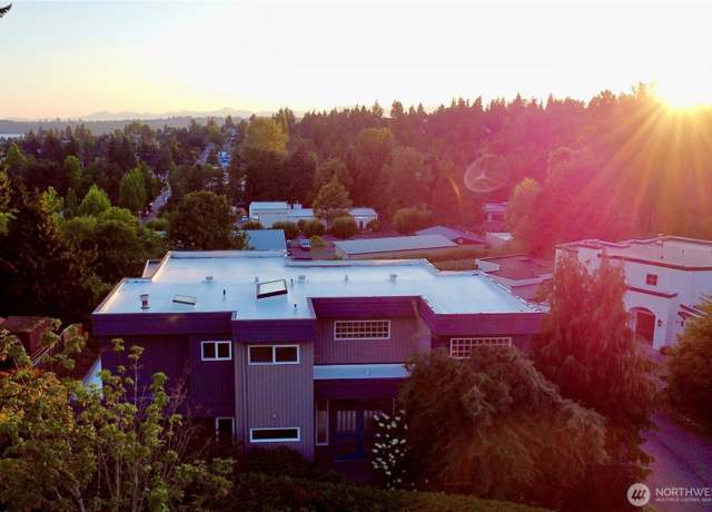Property at 11121 NE 91ST Ln, Kirkland, WA 98033, 3 beds, 2.5 baths