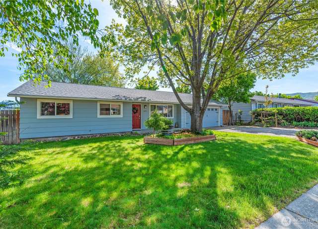 Property at 1205 Malaga Ave, Wenatchee, WA 98801, 3 beds, 2 baths
