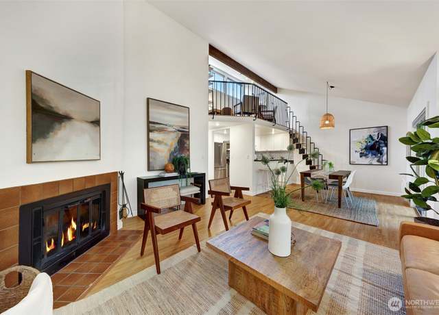 Property at 8941 Ravenna Ave NE, Seattle, WA 98115, 2 beds, 1 bath