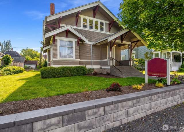 Property at 2319 Elm St, Bellingham, WA 98225, 4 beds, 1.5 baths