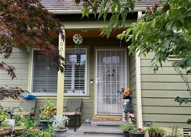 Property at 5001 S 122nd Ln, Tukwila, WA 98178, 3 beds, 3 baths
