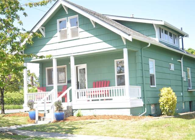 Property at 1220 15th St, Anacortes, WA 98221, 3 beds, 2 baths