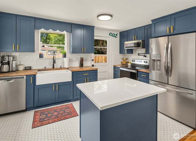 Property at 2406 NE 75th St, Seattle, WA 98115, 2 beds, 1 bath