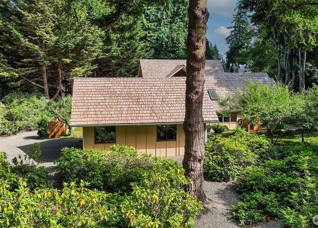 Property at 10 Windship Dr, Port Townsend, WA 98368, 2 beds, 2.5 baths