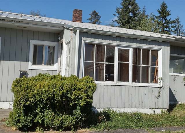 Property at 1210 Willapa St, Raymond, WA 98577, 2 beds, 1 bath
