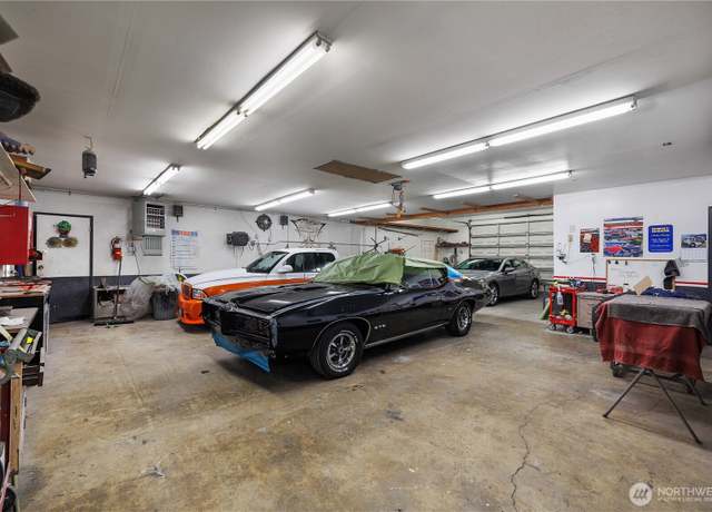 Property at 3006 Lindell Rd NE, Olympia, WA 98506, 3 beds, 2 baths