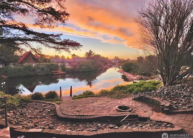 Property at 137 N Razor Clam Dr SW, Ocean Shores, WA 98569, 4 beds, 3 baths