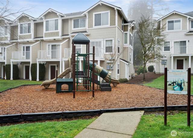 Property at 11821 NE 162nd Ct, Bothell, WA 98011, 2 beds, 2.5 baths