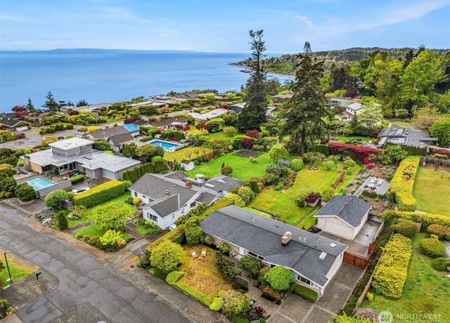 Property at 1526 NW 167th St, Shoreline, WA 98177, 4 beds, 2.5 baths