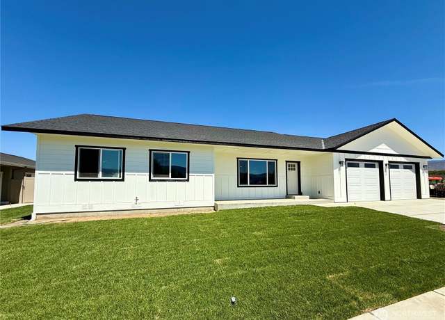 Property at 2575 1st St SE, East Wenatchee, WA 98802, 3 beds, 2 baths