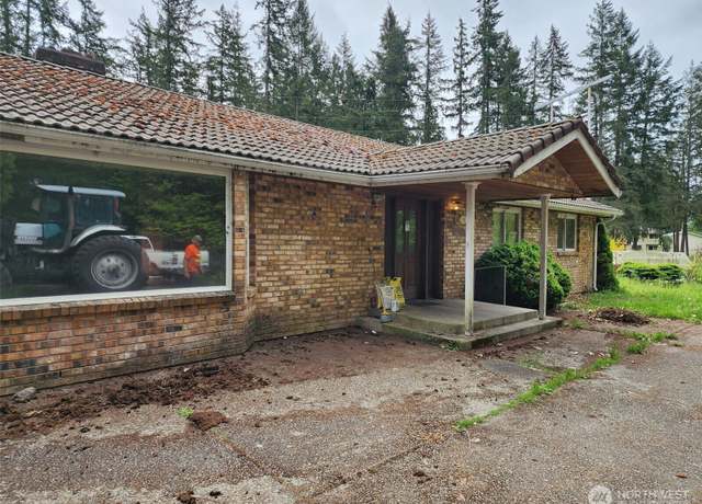 Property at 24512 SE 384th St, Enumclaw, WA 98022, 4 beds, 1.5 baths