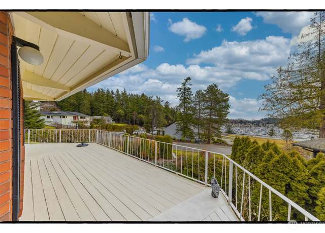 Property at 448 Modoc Pl, La Conner, WA 98257, 3 beds, 2.5 baths