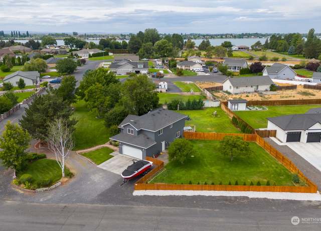 Property at 8128 Diamond Point Cir NE, Moses Lake, WA 98837, 3 beds, 2.5 baths