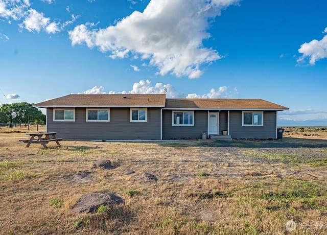 Property at 13576 NE Road 10, Moses Lake, WA 98837, 3 beds, 2 baths