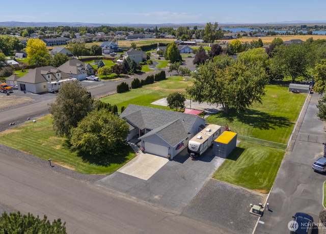 Property at 134 Young Rd NE, Moses Lake, WA 98837, 5 beds, 3 baths