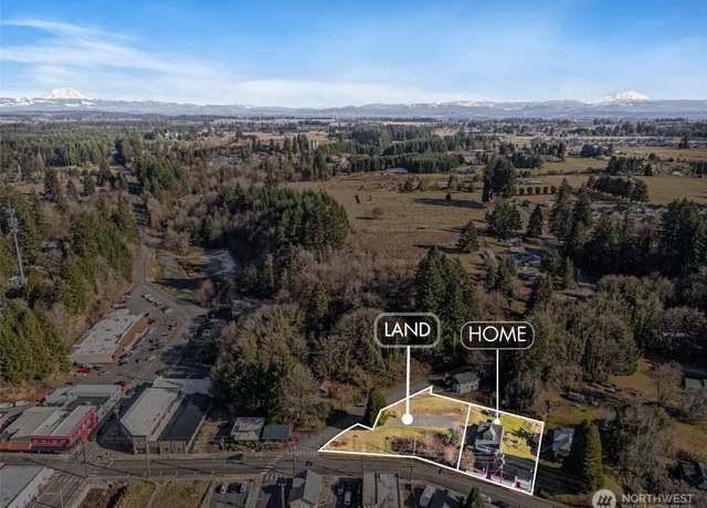 Property at 216 1 SE 1st St, Winlock, WA 98596, 4 beds, 1.5 baths