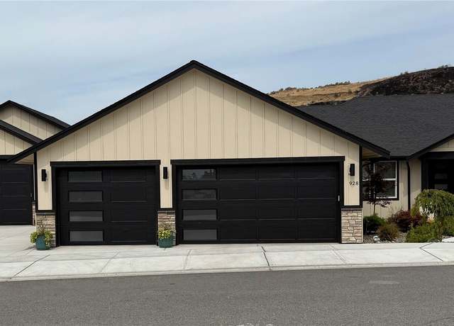 Property at 928 N Newport Loop, East Wenatchee, WA 98802, 3 beds, 2 baths