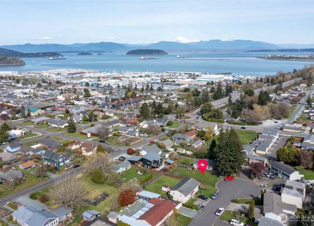 Property at 1112 37th St, Anacortes, WA 98221