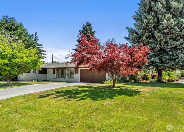 Property at 1011 Idaho St, Wenatchee, WA 98801, 3 beds, 2 baths