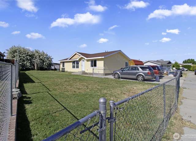 Property at 524 New Gate Dr, Prosser, WA 99350, 3 beds, 2 baths