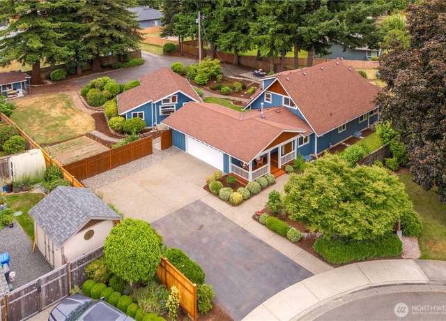 Property at 1426 31st Ave SW, Puyallup, WA 98373, 4 beds, 3.5 baths