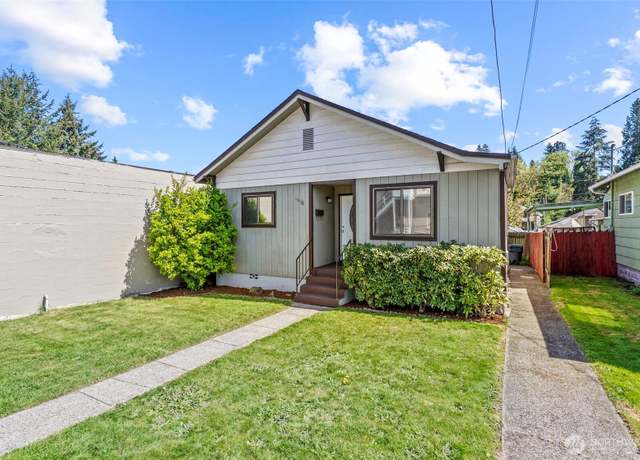 Property at 1010 N 2nd St, Kelso, WA 98626, 2 beds, 1 bath