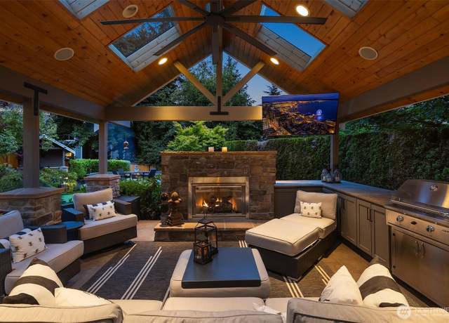 Property at 8907 NE 152nd Pl, Bothell, WA 98011, 4 beds, 2.5 baths