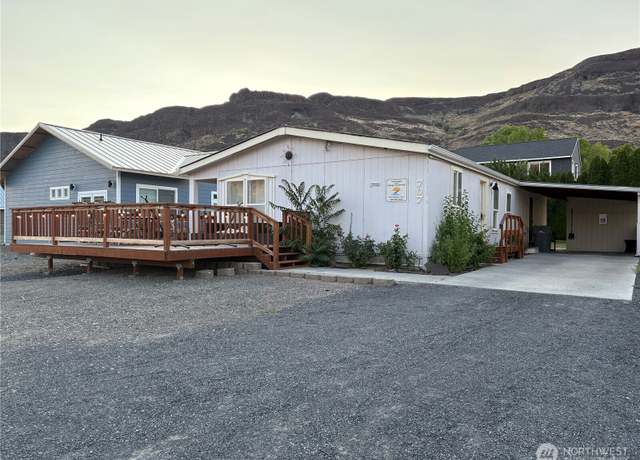 Property at 707 Hunter Ave SW, Quincy, WA 98848, 3 beds, 2 baths