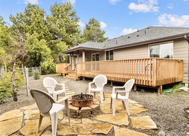 Property at 449 Yorkmar St SW, Ocean Shores, WA 98569, 2 beds, 2 baths