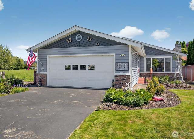 Property at 12 Shelly Pl, Longview, WA 98632, 3 beds, 1.5 baths