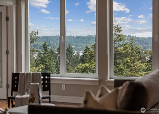 Property at 18707 SE Newport Way #208, Issaquah, WA 98027, 3 beds, 2 baths