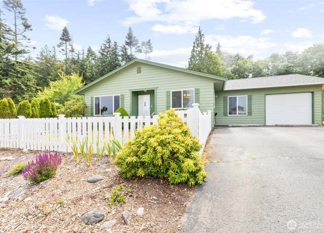 Property at 350 E Bluff Dr, Port Angeles, WA 98362, 3 beds, 2 baths