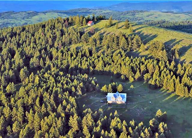 Property at 135 Lady Bug Rd, Oroville, WA 98844, 4 beds, 3 baths
