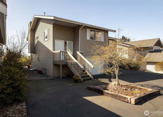 Property at 1517 4th St Unit 2A, Bellingham, WA 98225, 2 beds, 2 baths