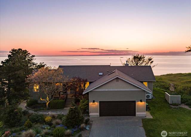 Property at 2063 West Beach Rd, Oak Harbor, WA 98277, 2 beds, 2.5 baths
