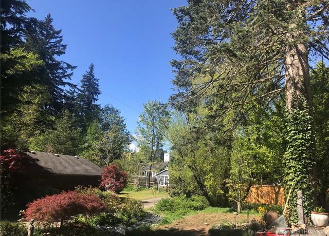 Property at 9724 Slater Ave NE, Kirkland, WA 98033, 4 beds, 1.5 baths