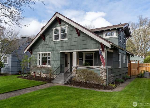 Property at 1219 21st Ave, Longview, WA 98632, 5 beds, 2 baths