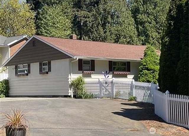 Property at 12834 NE 70th Pl, Kirkland, WA 98033, 3 beds, 1 bath