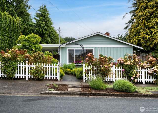 Property at 2308 E Ave, Anacortes, WA 98221, 3 beds, 1 bath