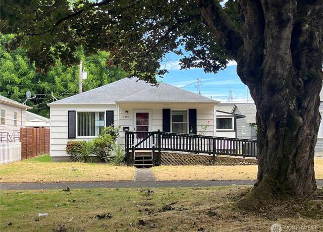 Property at 1310 8 Ave, Longview, WA 98632, 2 beds, 1 bath